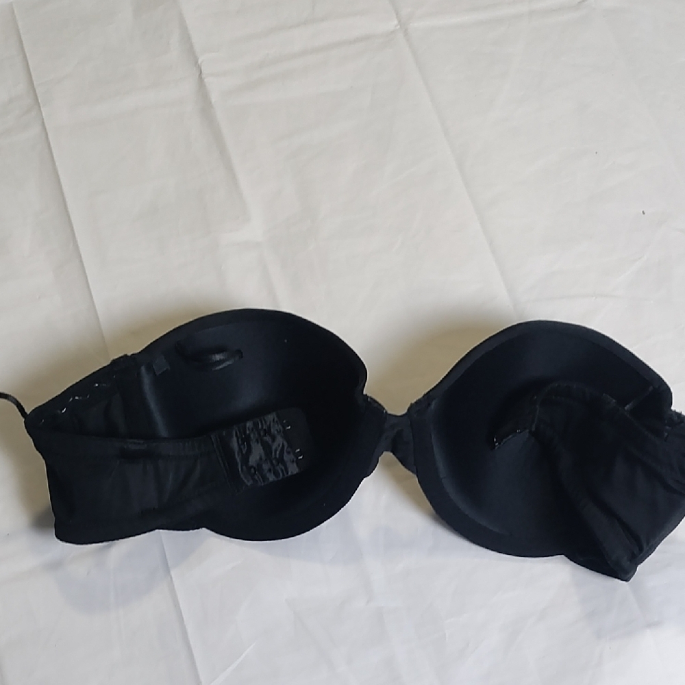 Black Strapless Bra with Underwire Support - Picture 2 of 7